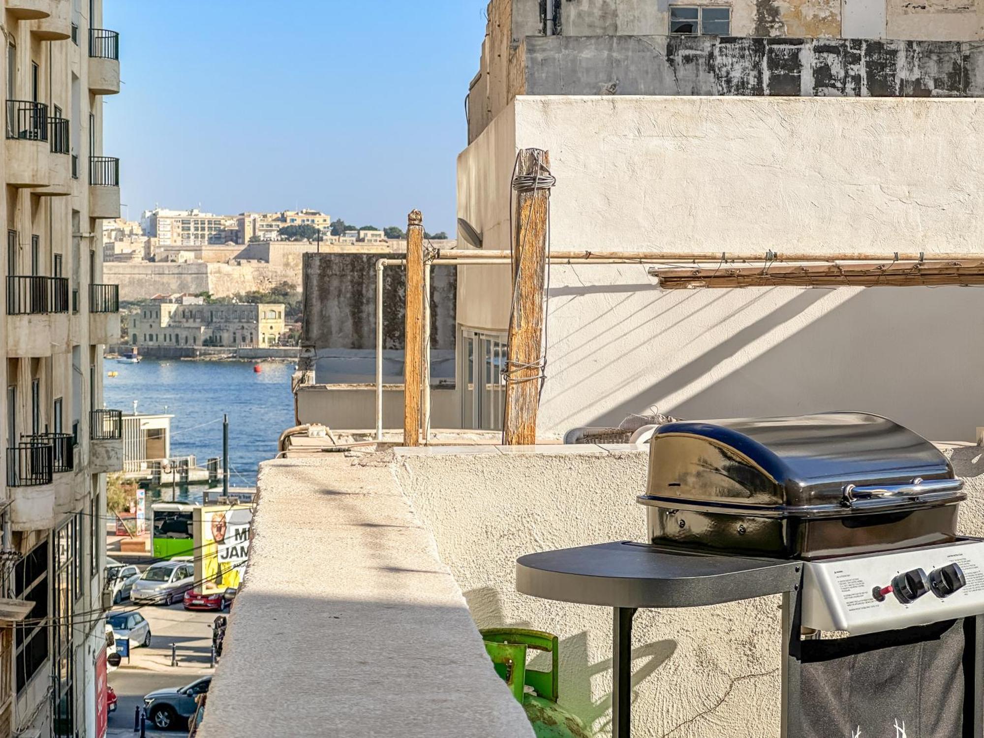 Seaview Sliema 30 Seconds To High Street & Ferry, 2X Double En-Suite Bedrooms, Modern Whole Traditional Townhouse, Kitchen, Living Area, & Roof Terrace Exterior foto